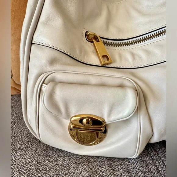 Marc Jacobs Angela Hobo Shoulder Bag In Cream With Gold Hardware - Picture 11 of 16